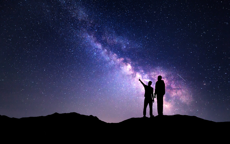 stargazing in the UK two people silhouetted looking at the stars