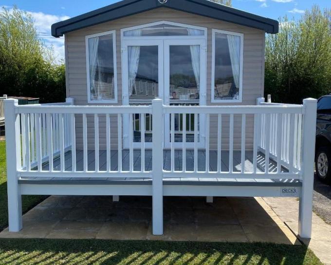  Butlins 17725