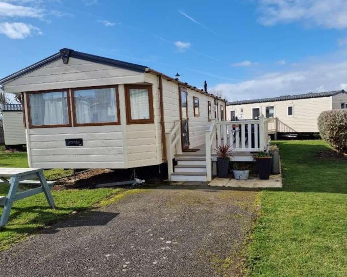  Butlins 8839
